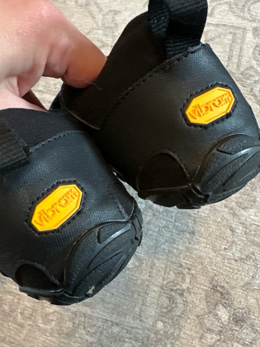 Vibram Men's Black FiveFingers Minimalist Toe Shoes with Yellow Logo - Picture 5 of 6
